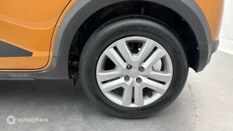 Car image 20