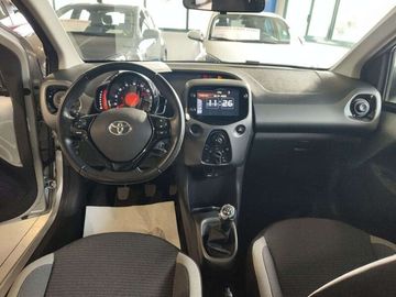 Car image 11