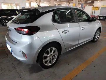 Car image 3