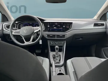 Car image 19