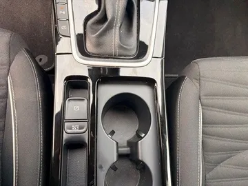 Car image 27