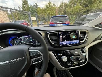 Car image 30