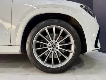 Car image 40
