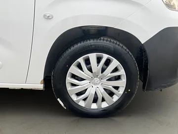 Car image 29