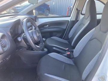 Car image 13