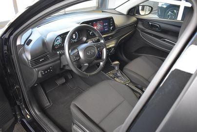 Car image 12