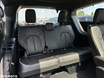 Car image 33