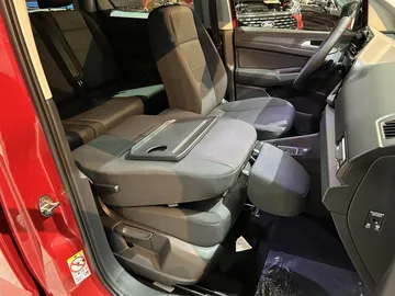 Car image 44