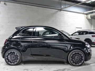 Car image 18