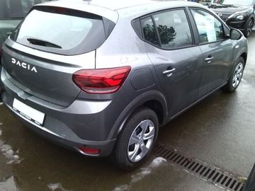 Car image 9