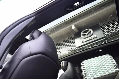 Car image 26
