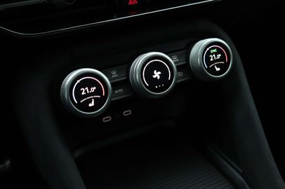 Car image 32