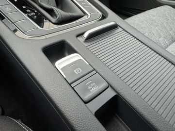 Car image 33