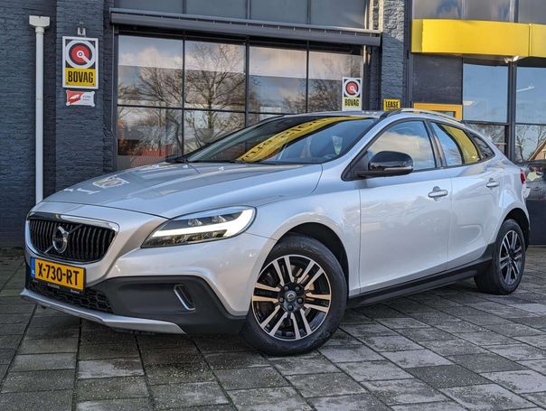 Volvo V40 Cross Country T3 Momentum 112 kW image number 1