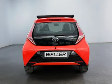 Car image 3