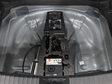 Car image 29