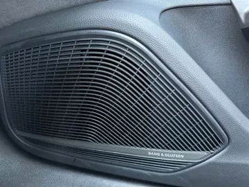 Car image 29