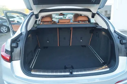 Car image 24
