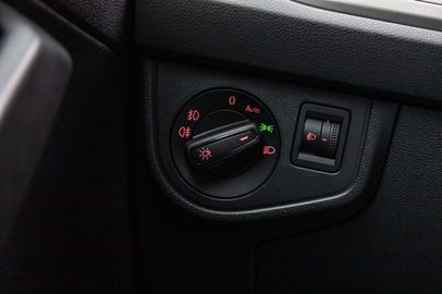 Car image 33