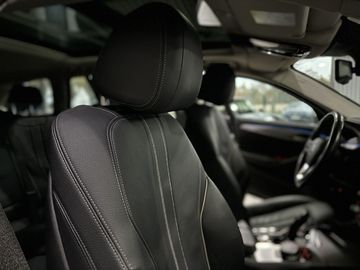 Car image 37