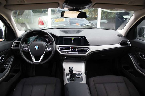 BMW 320i Touring 135 kW image number 14