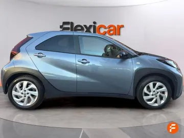 Car image 4