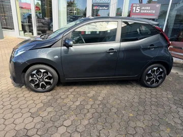 Car image 2