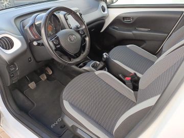 Car image 11