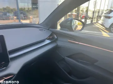 Car image 32