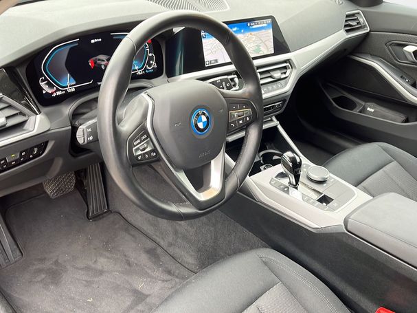 BMW 320i Touring 120 kW image number 9