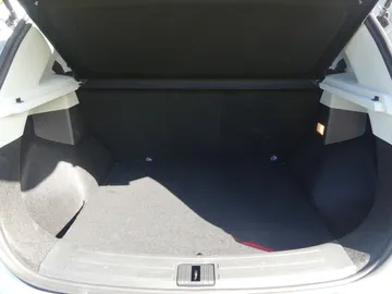 Car image 32