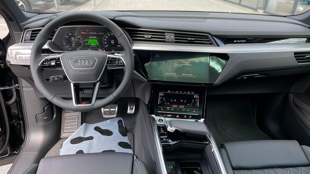 Audi Q8 55 quattro e-tron S-line 300 kW image number 9