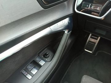 Car image 32