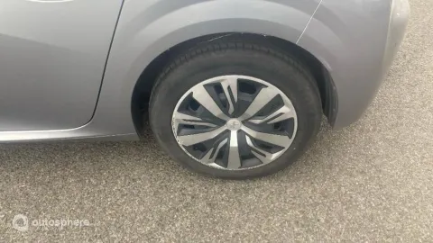 Car image 20
