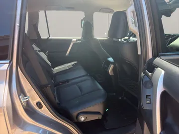 Car image 32