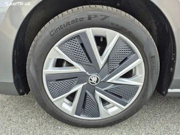 Car image 30
