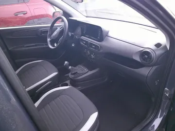 Car image 11