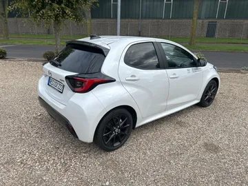 Car image 3