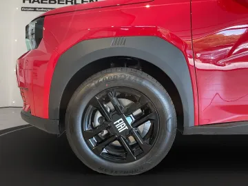 Car image 19