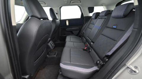 Car image 25
