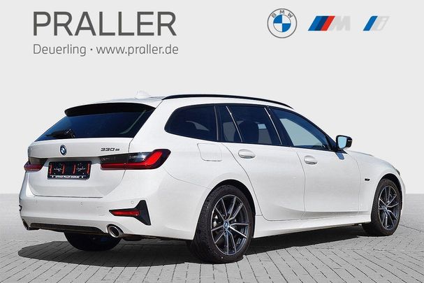 BMW 330 e Touring Sport Line 215 kW image number 3