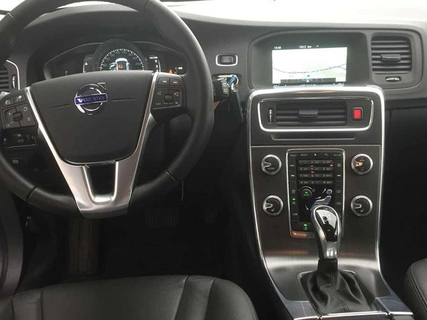 Volvo V60 Cross Country D4 Momentum AWD 140 kW image number 6