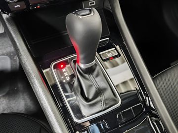 Car image 25