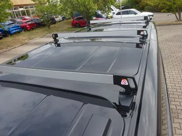 Car image 37