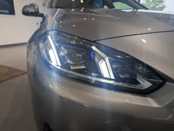Car image 27