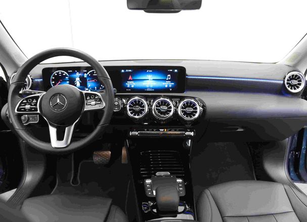 Mercedes-Benz CLA 220 Shooting Brake d 140 kW image number 12