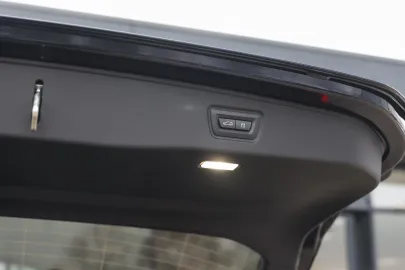 Car image 34