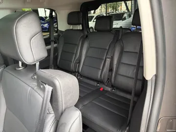 Car image 32