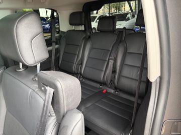 Car image 32