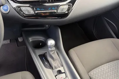 Car image 21